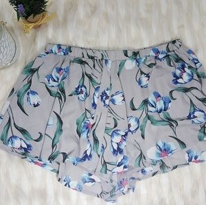 Nwot Bold Floral Print Flowy Summer Shorts